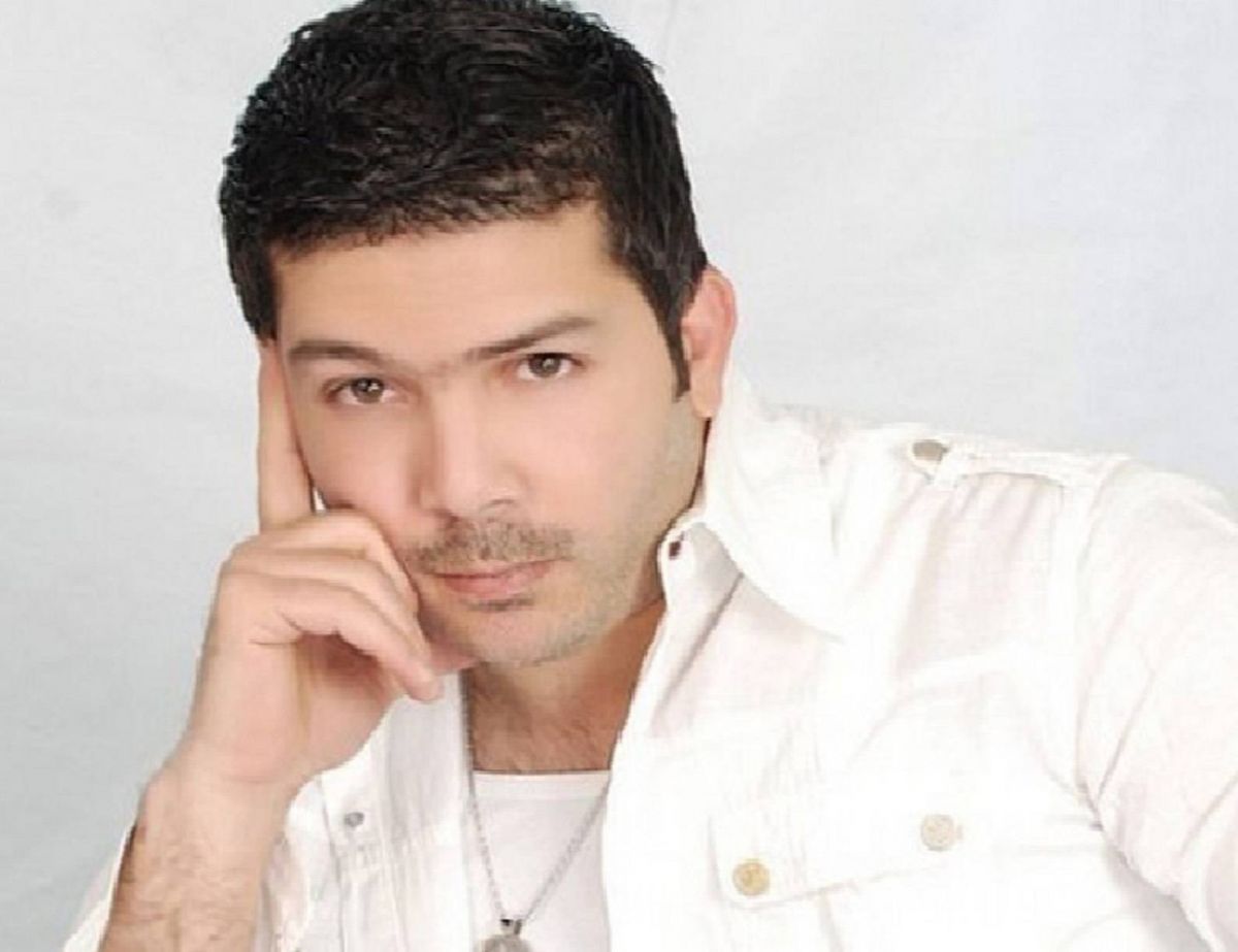 مجهولون يعتدون على ياسر فرج داخل سيارته