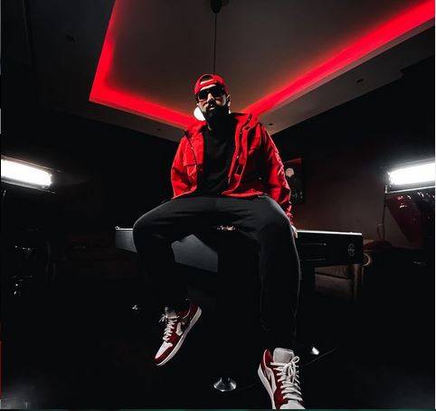 بالفيديو - فنان خليجي يكشف عن جنس مولوده المنتظر وإسمه