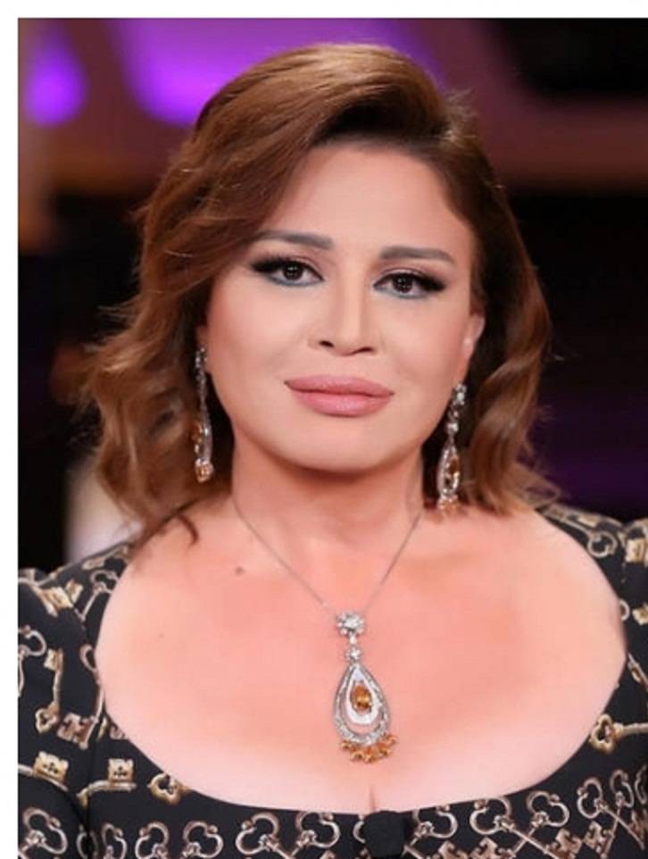 إلهام شاهين ترفض تصريحات أحمد زاهر عن المشاهد الجريئة وتهاجمه بقوة