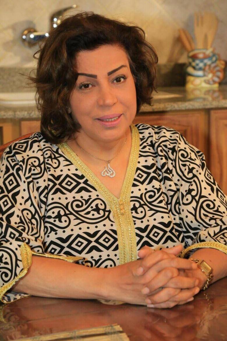 بالصورة – الظهور الأول لفخرية خميس بعد إعلان مرضها... هكذا أصبحت بعد العلاج