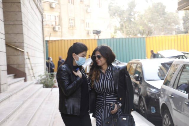 بالصور - جومانا مراد تواسي نفسها بفقدان طفلتها: 