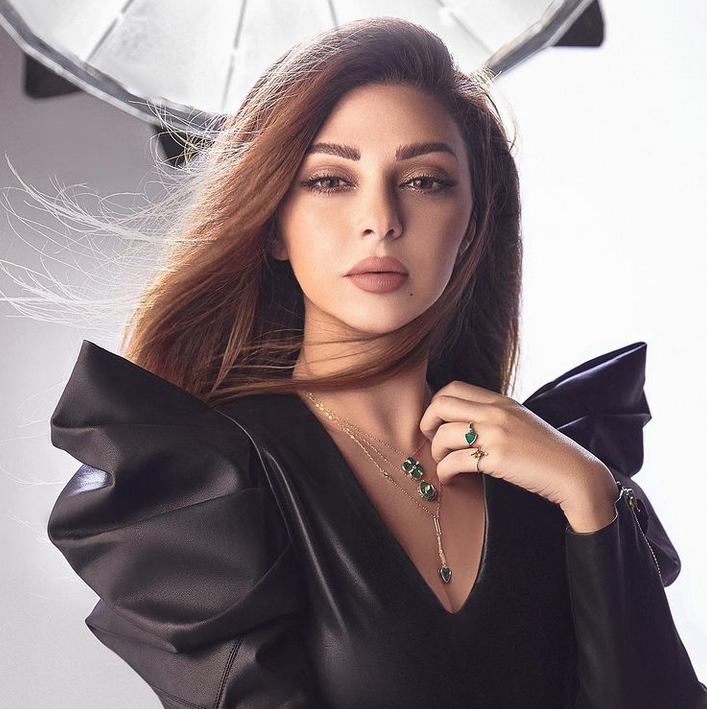 بالفيديو - ميريام فارس تلاعب طفلها بعفوية والجمهور يعلق: 