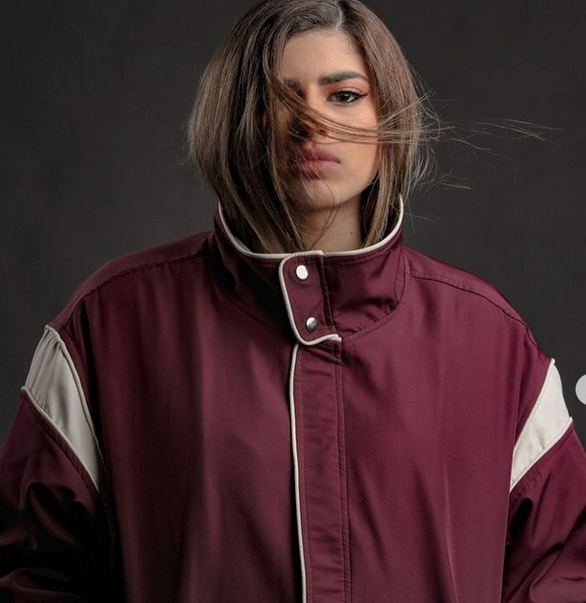 بالفيديو -  ابنة رانيا فريد شوقي في مرمى الانتقادات اللاذعة بسبب جرأة ملابسها