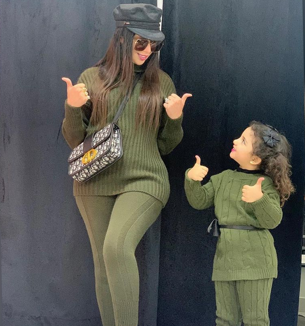 بالفيديو  - طرافة ابنة دنيا بطمة تسرق الأضواء... هكذا صفعت خالتها