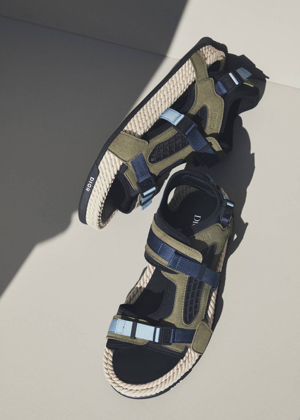 صندل الأناقة المدعّمة بالمهارة الحرفية DIOR ATLAS