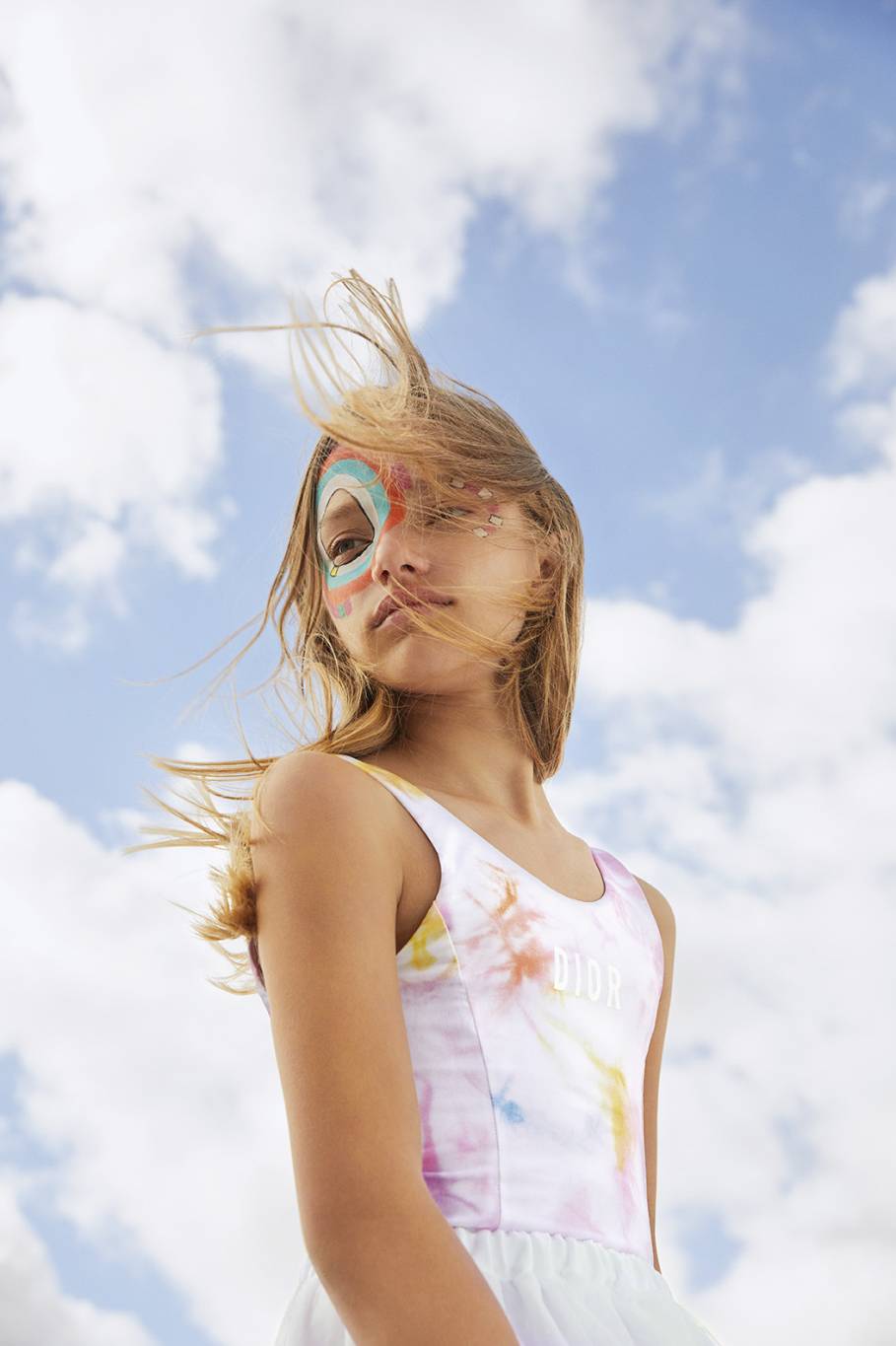 DIOR للأطفال.. مجموعة ربيعية جديدة تحمل رسالة سلام