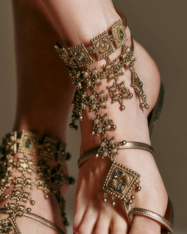 أناقة المستقبل مع عبق الماضي... عودة سلسلة 