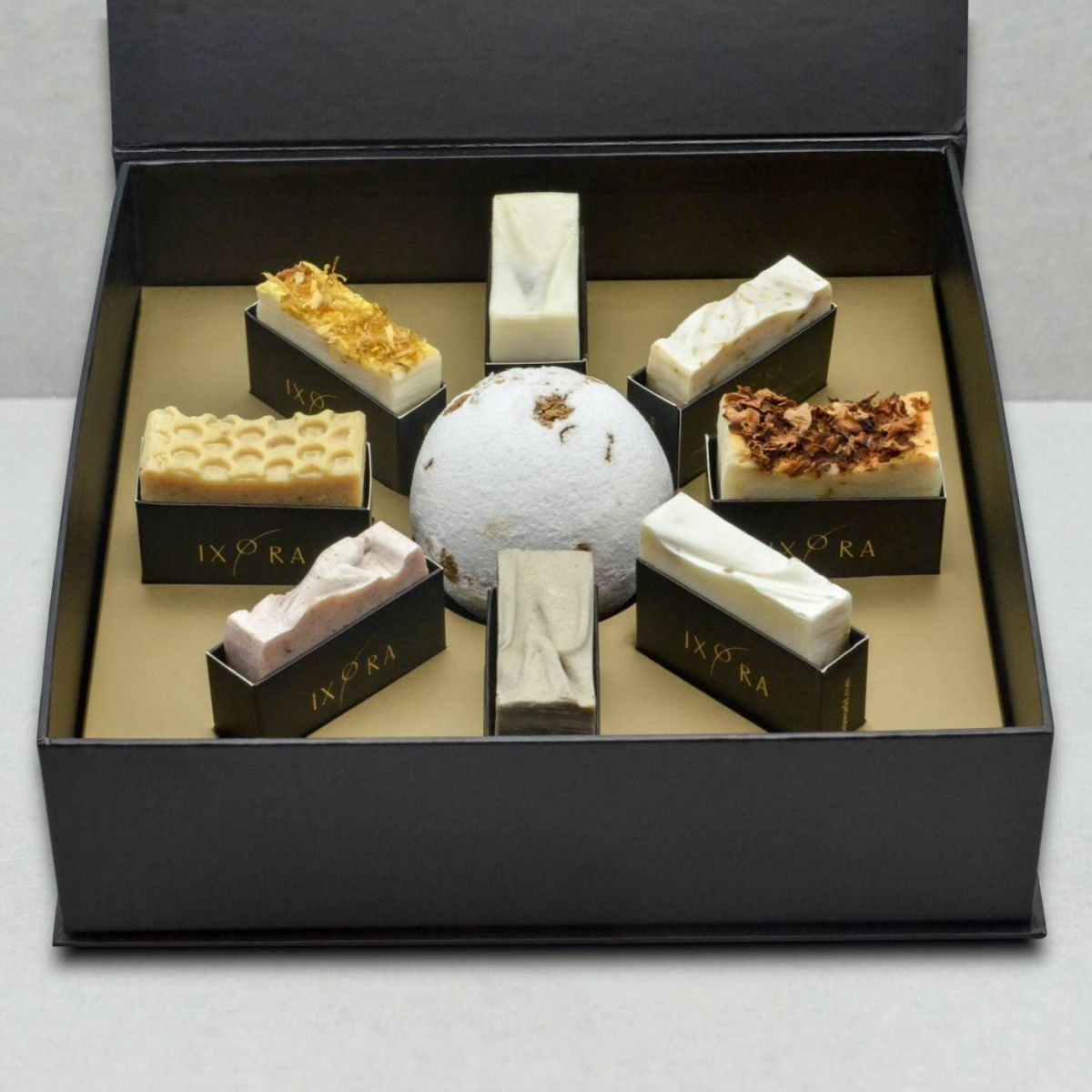 زيوت عطرية مميّزة من IXORA لتدللي نفسك وأحبائك في رمضان