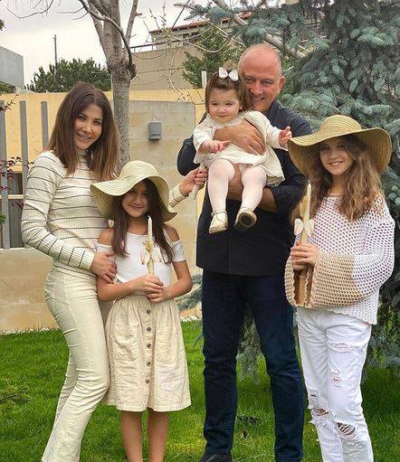 بالصور - بنات نانسي عجرم كبرنّ وتغيّرت ملامحهنّ.. مَن شبيهتها؟