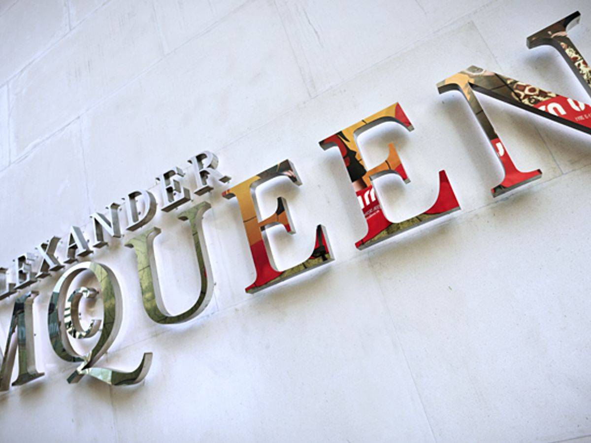 الموضة تعيش تحوّلاً كبيراً... هذا ما رفضته Alexander McQueen وBalenciaga