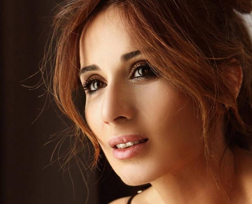 بالفيديو – فنانة لبنانية تؤيد العلاقة قبل الزواج... وما قالته عن ابنتها مفاجئ