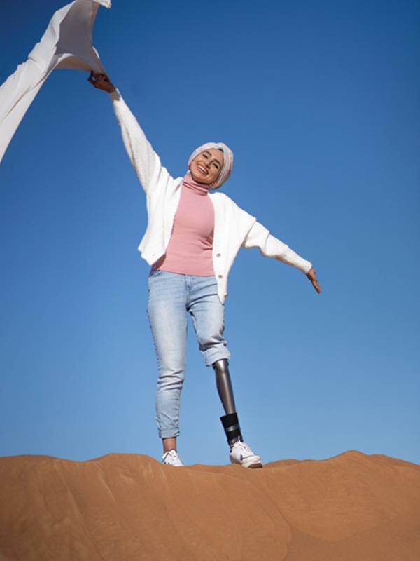 زينب العقابي: أستمد قوّتي من التجارب المؤلمة التي صقلتني