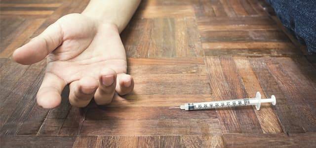 وفاة نجم شهير بجرعة زائدة من المخدرات