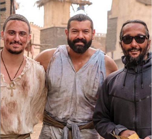 بالفيديو - عمرو أديب يدافع عن مسلسل 