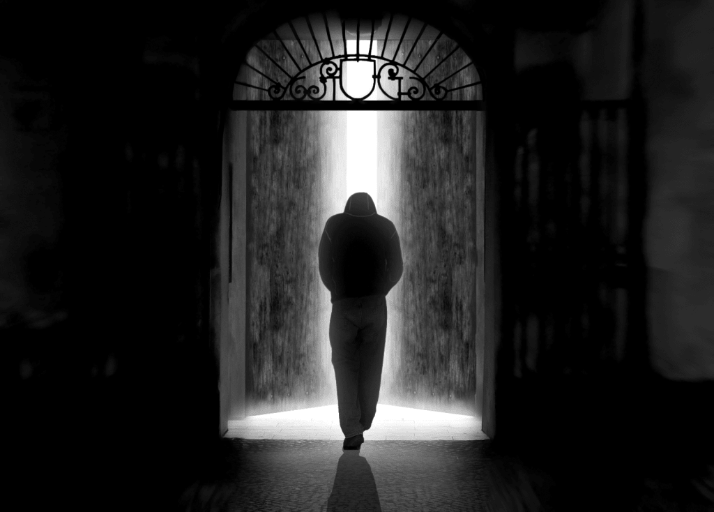 تعرض منزل فنان لبناني قدير للاقتحام وهذا ردّه القاسي