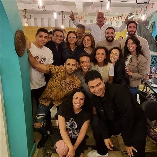 بالفيديو والصور - رغم الخلافات... كاملة أبو ذكري تجمع أبطال 