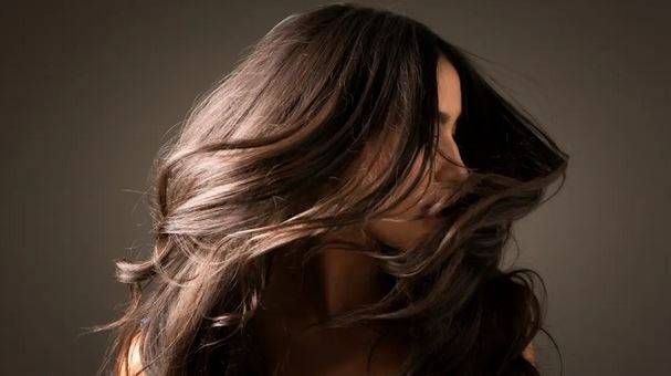 هكذا يؤثر التوتر سلبا على نمو الشعر!