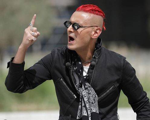 بالفيديو - بعد سخريته من حذاء زوجها.. نجمة مصرية تهاجم رامز جلال