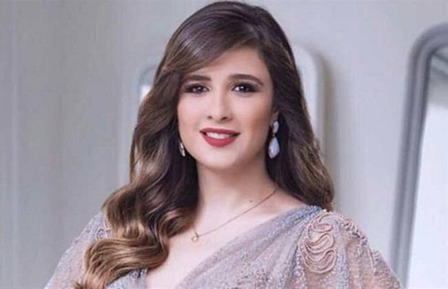 بالفيديو – طريقة رقص ياسمين عبد العزيز في 