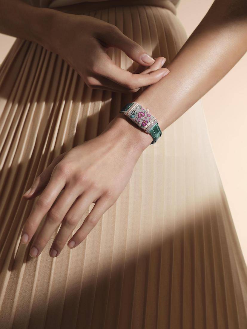 جيجر- لوكولتر تلقي الضوء على الحرف اليدوية النادرة™ (®Métiers Rares) المتجسّدة في أربع ساعات استثنائية من مجموعة 