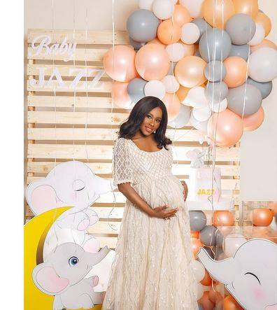 بالفيديو - إبنة داليا مبارك السمراء تخطف القلوب بجمالها.. كبُرت وتغيّرت