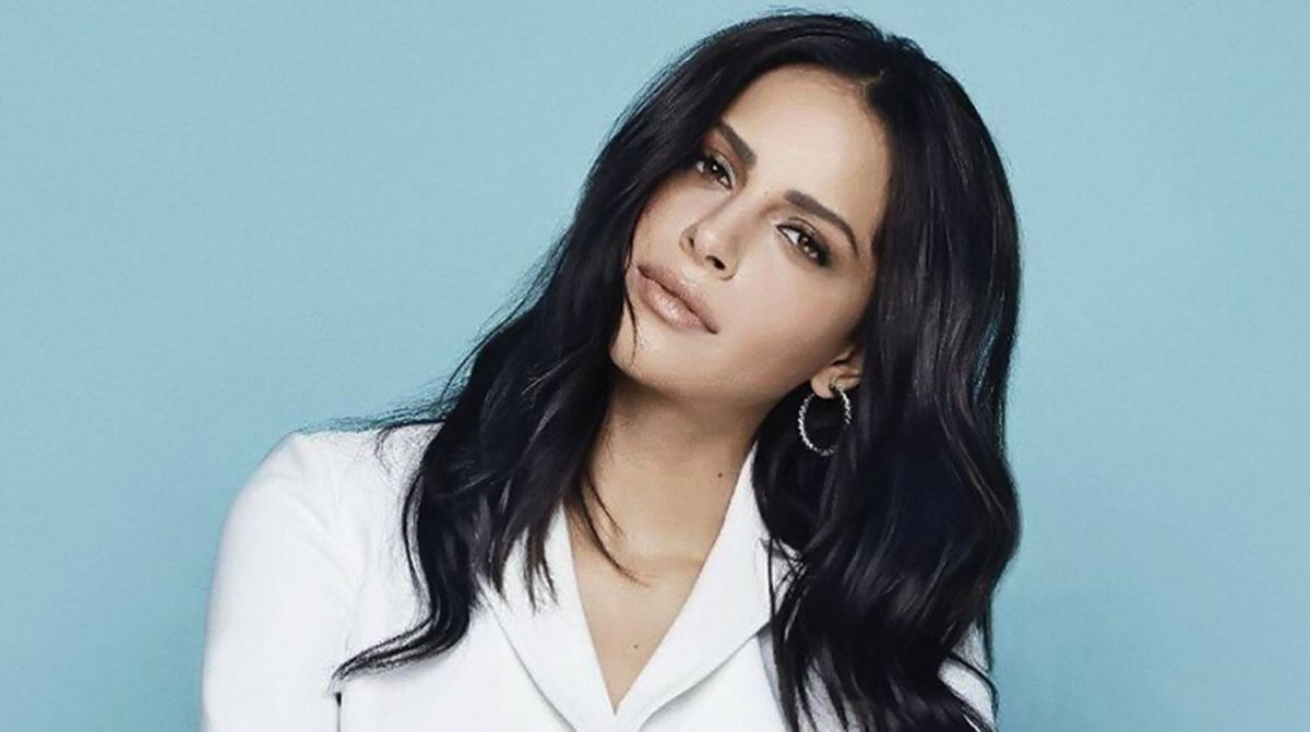 بالفيديو - أمال ماهر تفاجئ الجميع بإعلان خطوبتها في بث مباشر