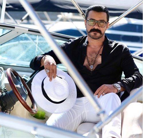 محمد رجب يحتفل بخطوبة نجلَي شقيقتيه