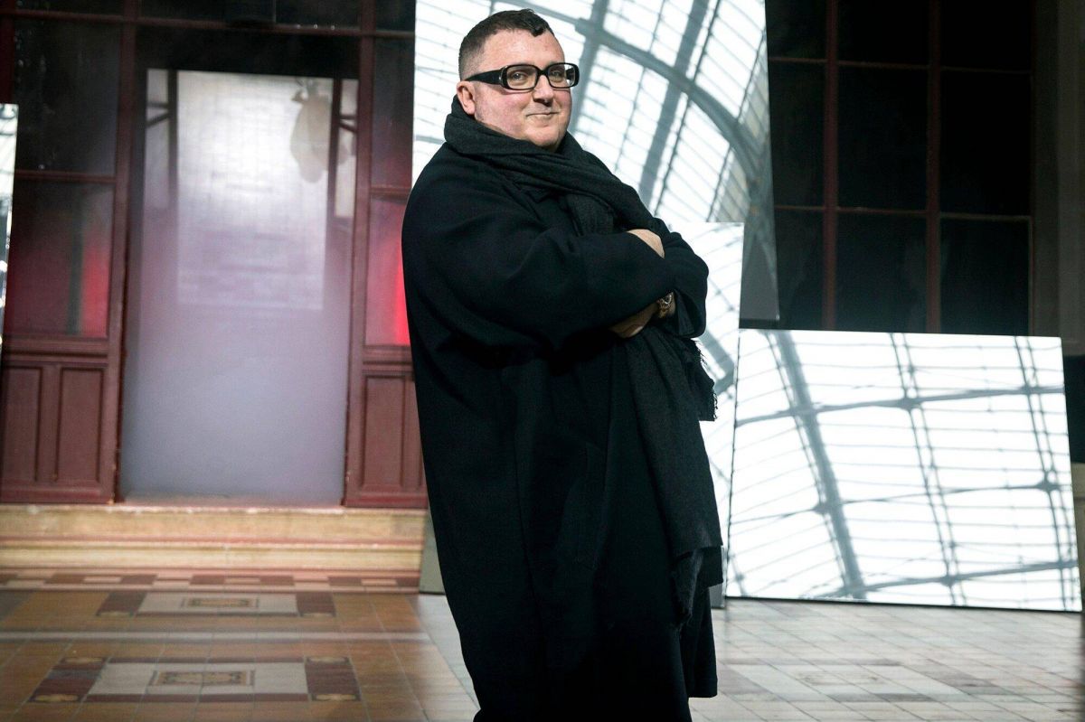 كورونا ينهي حياة المصمّم ألبير إلباز وهذه نبذة عن مسيرته