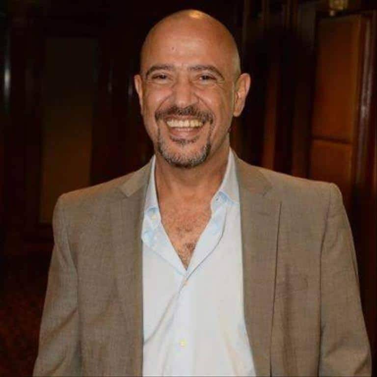 فنان مصري ينتقد 