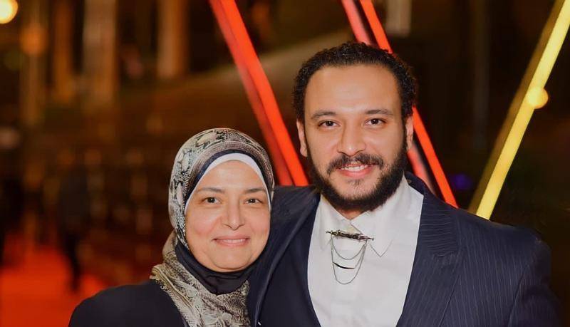 بالصور - نجوم الفن في عزاء والدة أحمد خالد صالح