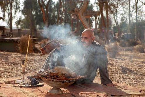 بالفيديو - الجمهور يطارد أحمد السقا في كواليس 