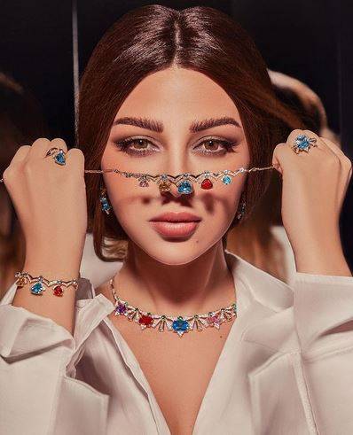 ميريام فارس تتجاهل انتقادات إعلانها في مصر بفيديو راقص