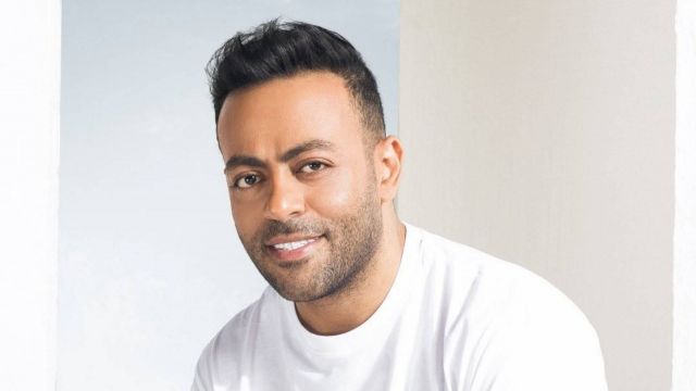 تعليق عفوي يعرّض تامر عاشور لهجوم قاسٍ