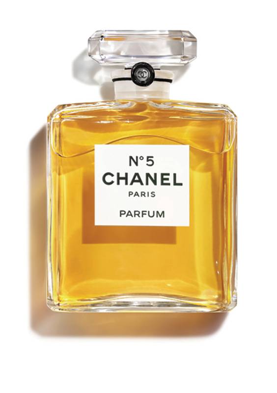 عطور ربيعية منعشة تزيد إطلالتك سحراًُ وجاذبية