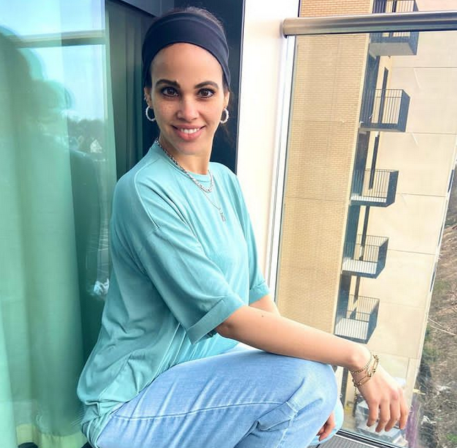 في صورة نادرة من طفولتها... نور عمرو دياب مع والدها وزينة عاشور