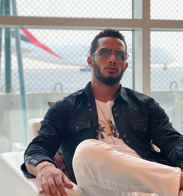 بالصور والفيديو – أحضان وقُبلات محمد رمضان ومهيرة عبد العزيز محط انتقادات قاسية