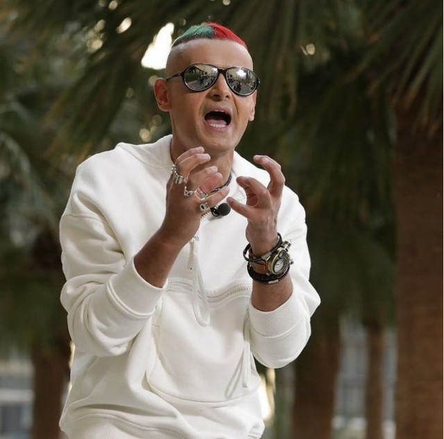 بالصور – رامز جلال يسخر من أحمد سعد بعد حلقة 