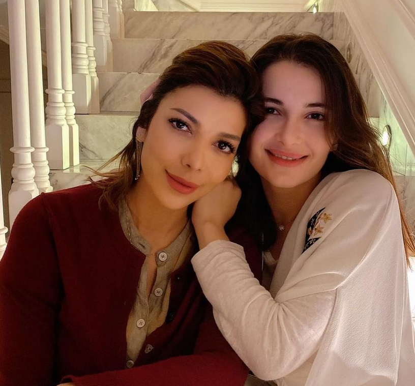 بالفيديو – بسبب غنائهما معاً... أصالة وابنتها شام الذهبي تتعرّضان لتنمّر الجمهور: 