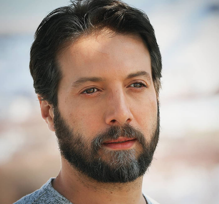 بالفيديو – محمد الأحمد يكشف حقيقة زواجه وابنته ذات الـ12 عاماً