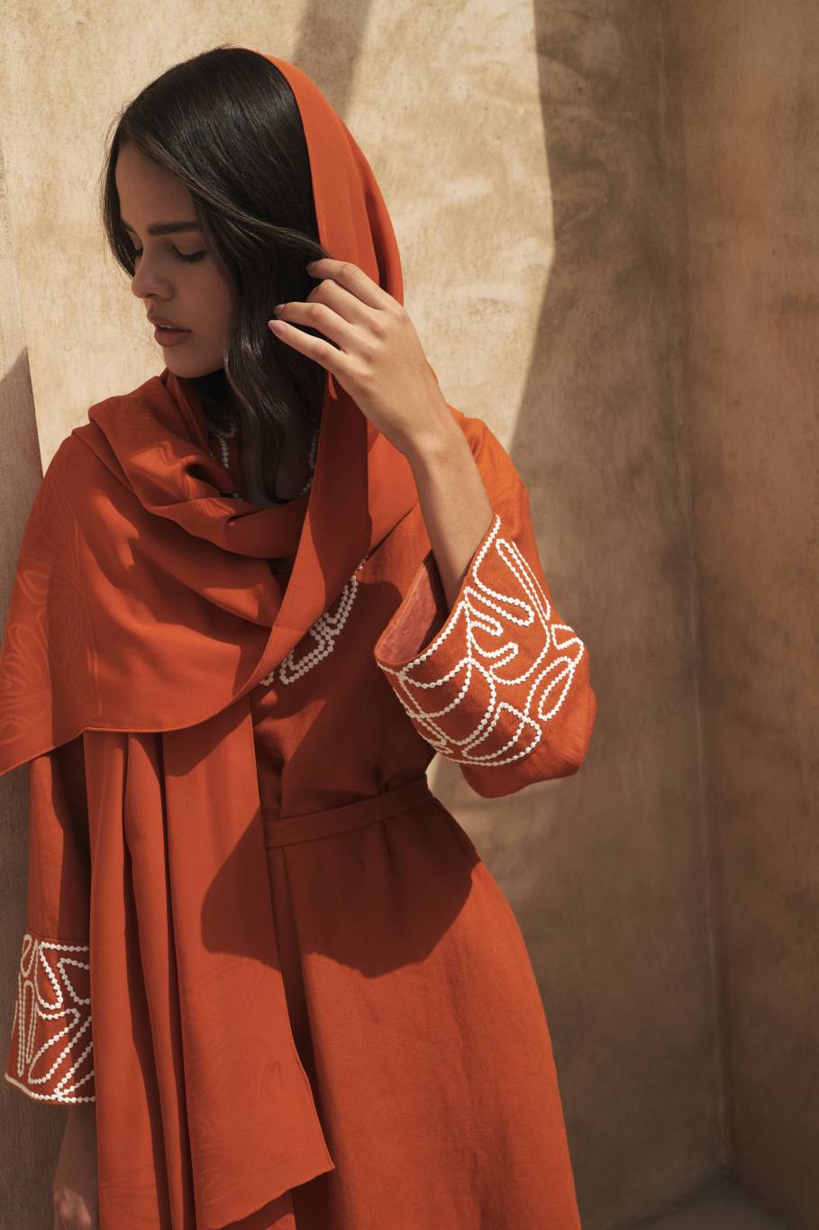 لورو بيانا تقدم مجموعة الشيلات الحصرية بدولة الإمارات العربية المتحدة