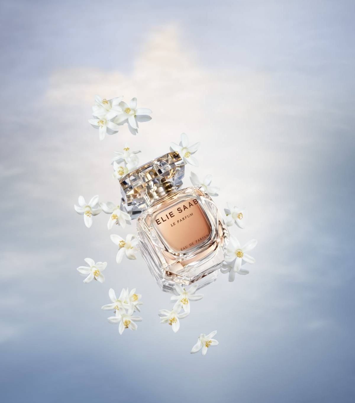 عطر إيلي صعب Elie Saab Le Parfum يحتفل بعشرة أعوام مفعمة بعبق الأنوثة