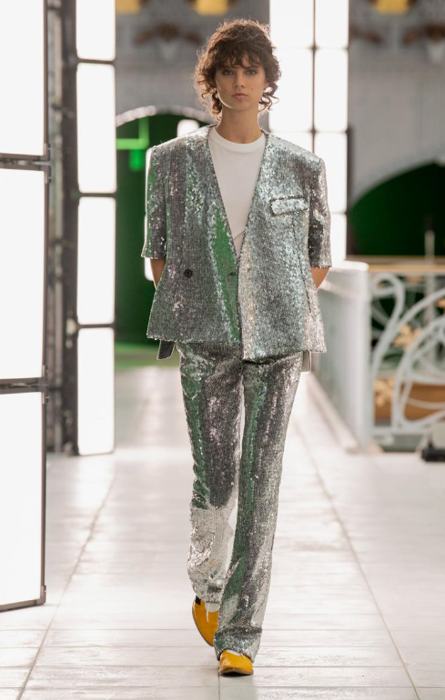 الترتر البرّاق صيحة ربيع 2021... هكذا تعتمدينها