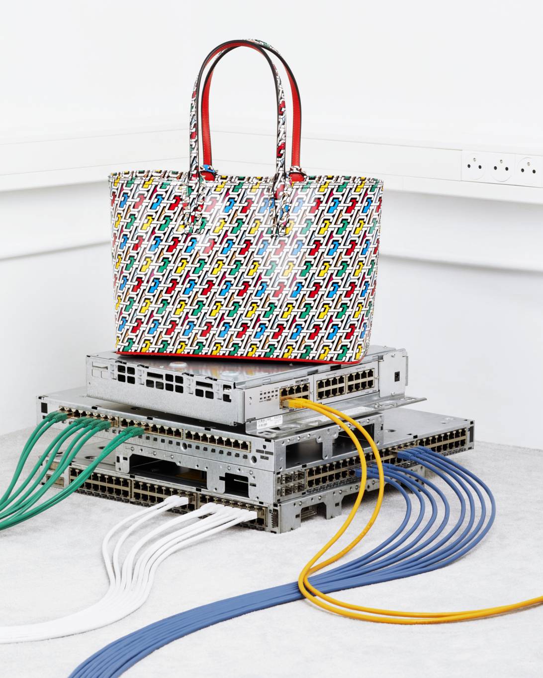 مجموعة Bold Print الجديدة والجريئة من Christian Louboutin كريستيان لوبوتين