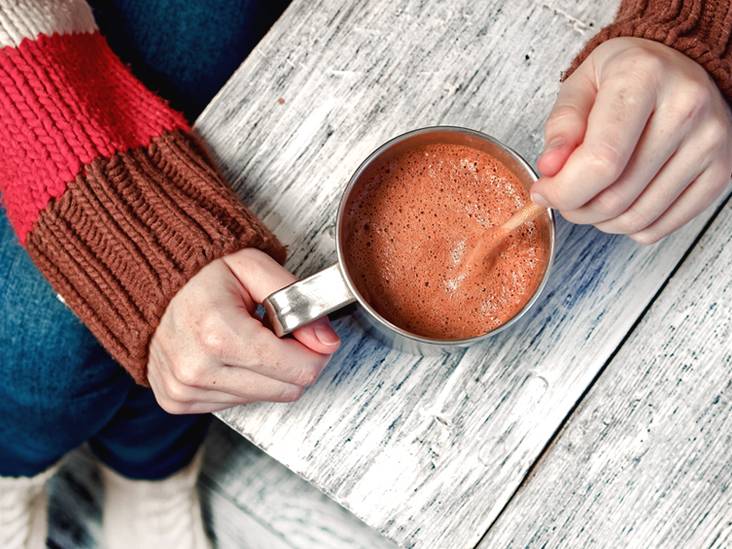 للتخلّص من التوتر تناولوا مشروب الشوكولاتة قبل النوم... هذه وصفته