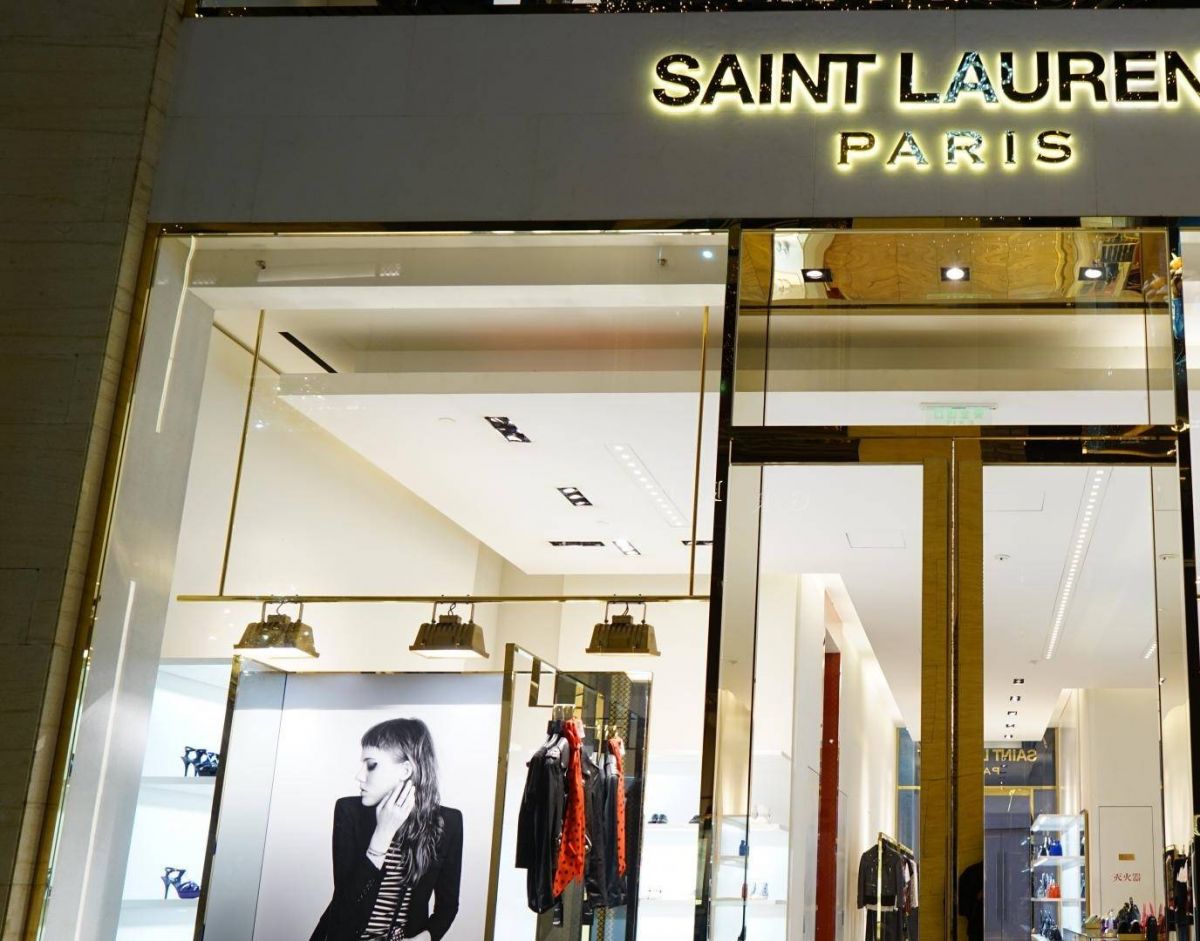 4 صيحات من Saint Laurent لشتاء 2021 -2022