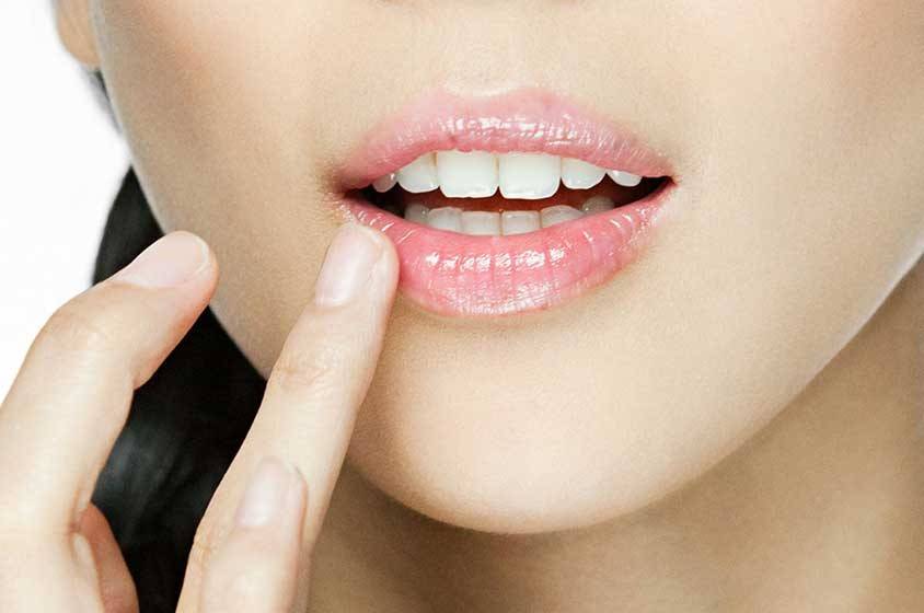 طبقي هذه النصائح للتخلص من تشقق الشفاه في رمضان