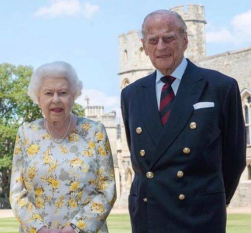 بالفيديو والصور - بريطانيا تودّع الأمير فيليب بحزن.. والملكة اليزابيت تبكي بمفردها