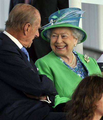 الكشف عن الصورة المفضلة للملكة اليزابيت مع زوجها
