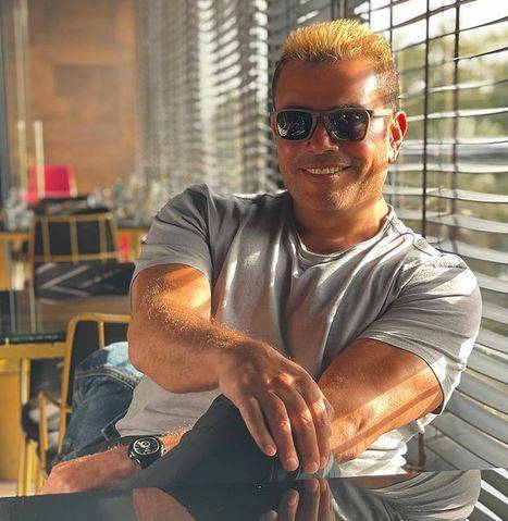 بالفيديو - عمرو دياب يثير الجدل بحوار مع الجمهور عن حياته العاطفية