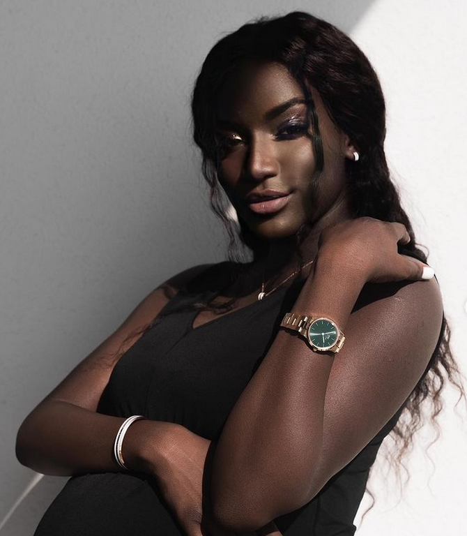 عبير سندر تنجب طفلها من زوجها الأجنبي وتنشر الصور الأولى له